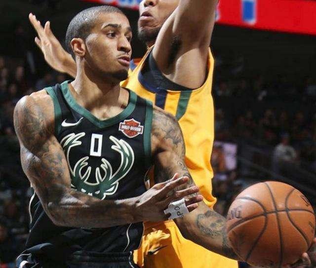 己的体育理 己的体育理