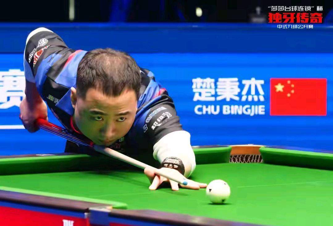 他从小便与 他从小便与